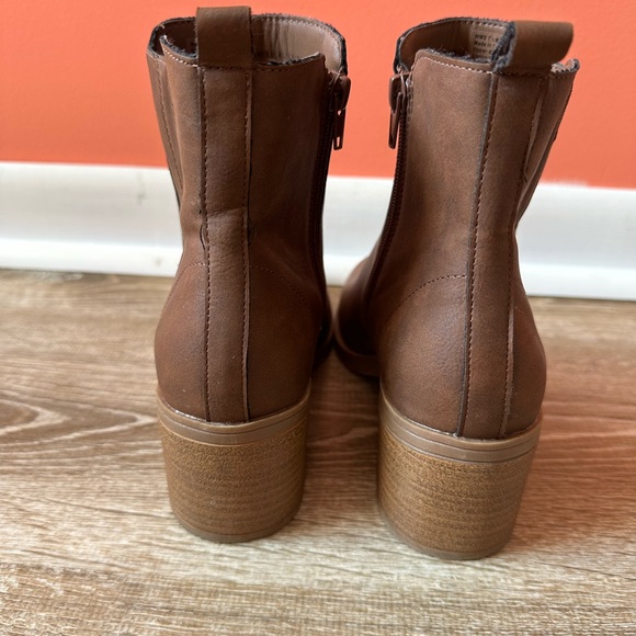 Women’s Brown Ankle Boots, Size 7 1/2 - Picture 2 of 13